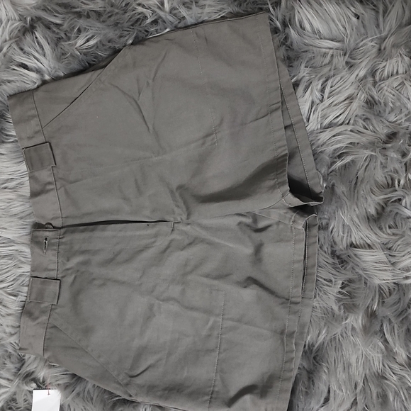 Shorts - Picture 2 of 4